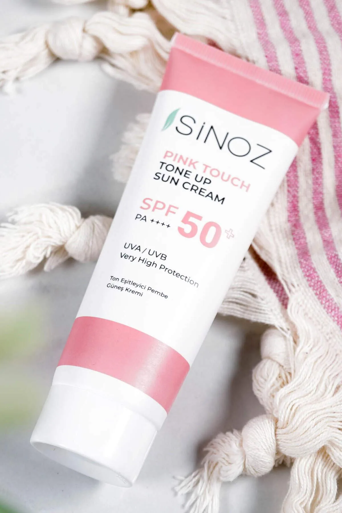 Sinoz SPF 50+ Pembe Aydınlatıcı Yüz Güneş Kremi PA++++ 50 ML