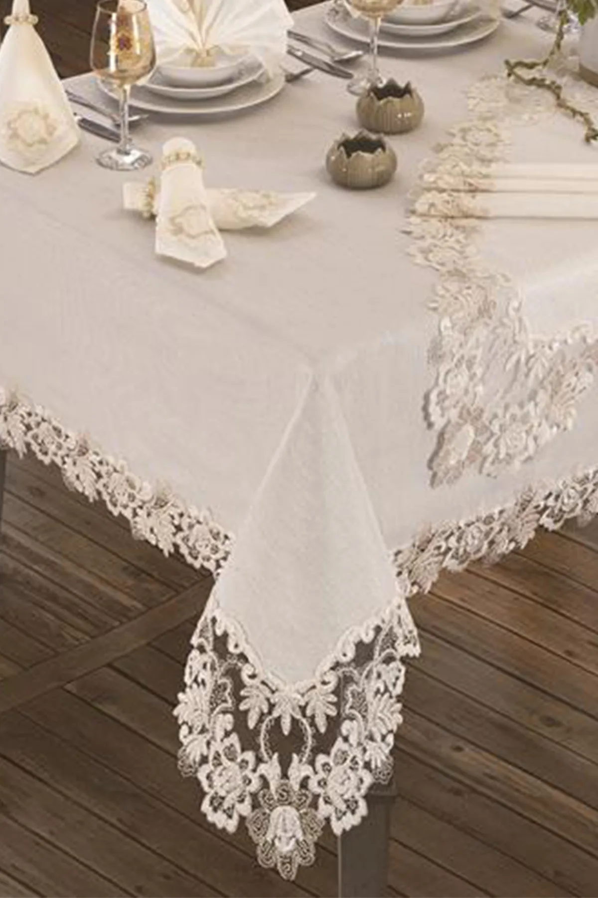 Beste Masa Örtüsü 160x260 Cm 26 Parça Krem
