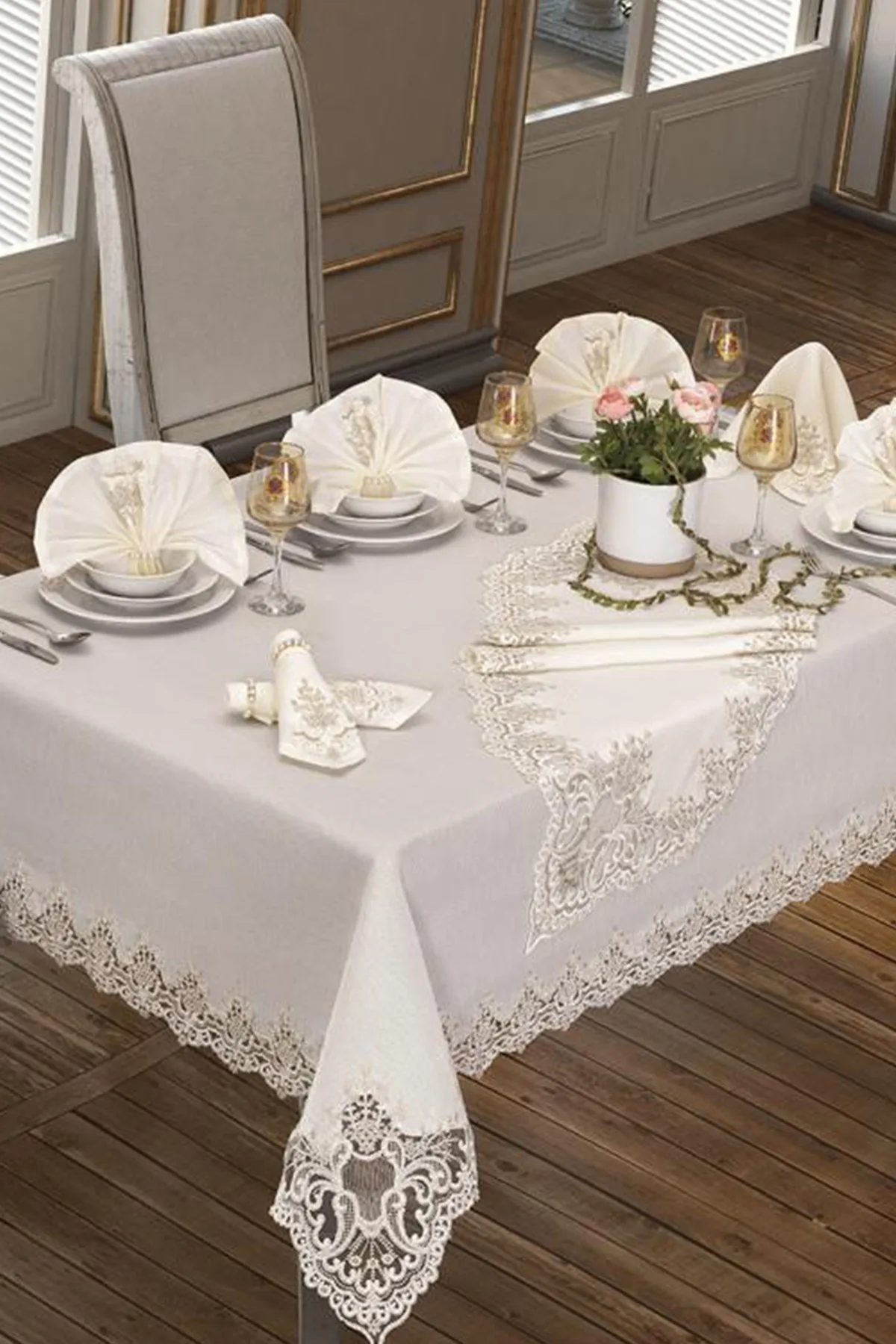 Sümbül Masa Örtüsü 26 Parça Krem – 160x220 cm