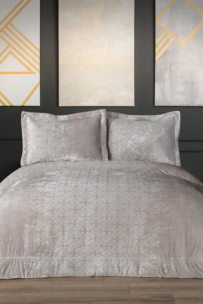 Opal Elyaf Dolgulu Çift Kişilik 250x255 Cm Yatak Örtüsü Krem