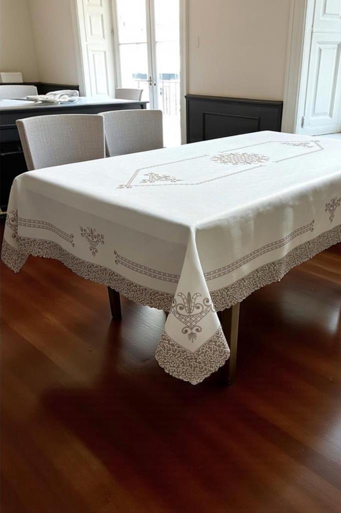 Hümay Dertsiz Masa Örtüsü 150x150 cm Kahve