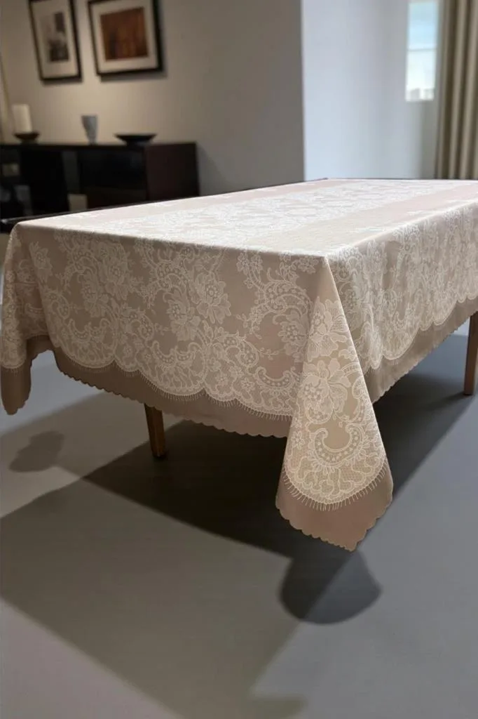 Zaraf Dertsiz Masa Örtüsü Kahve – 120x150 cm