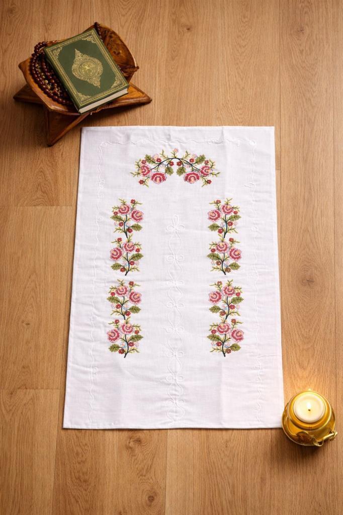 Kanaviçe İşlemeli Gardenya 70x135 cm Seccade Pembe