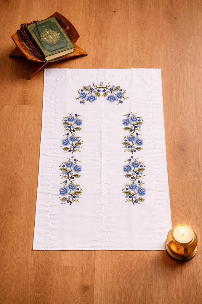 Kanaviçe İşlemeli Gardenya 70x135 cm Seccade Mavi