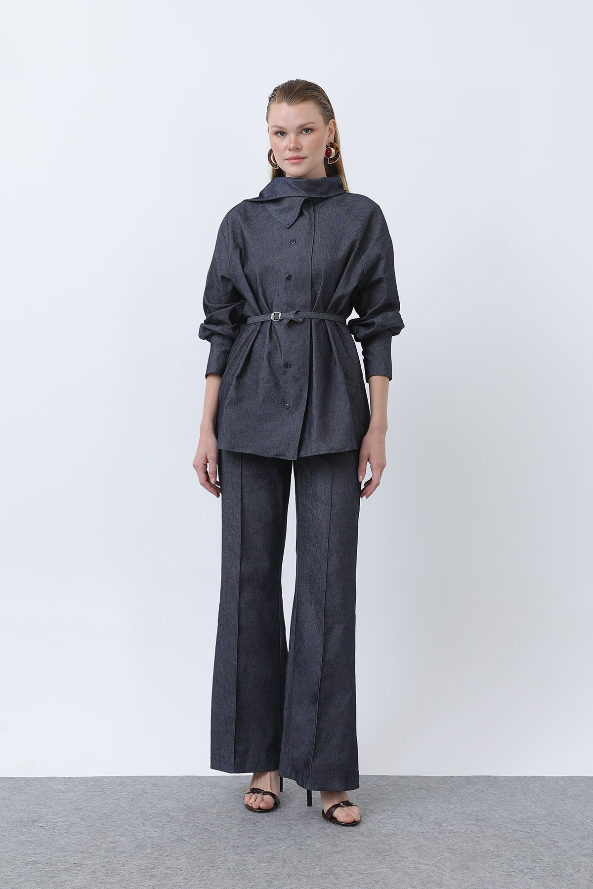 Kadın Kruvaze Yaka Kemer Detaylı Pantolonlu Denim Takım - 20652TKS - BURGUNDY