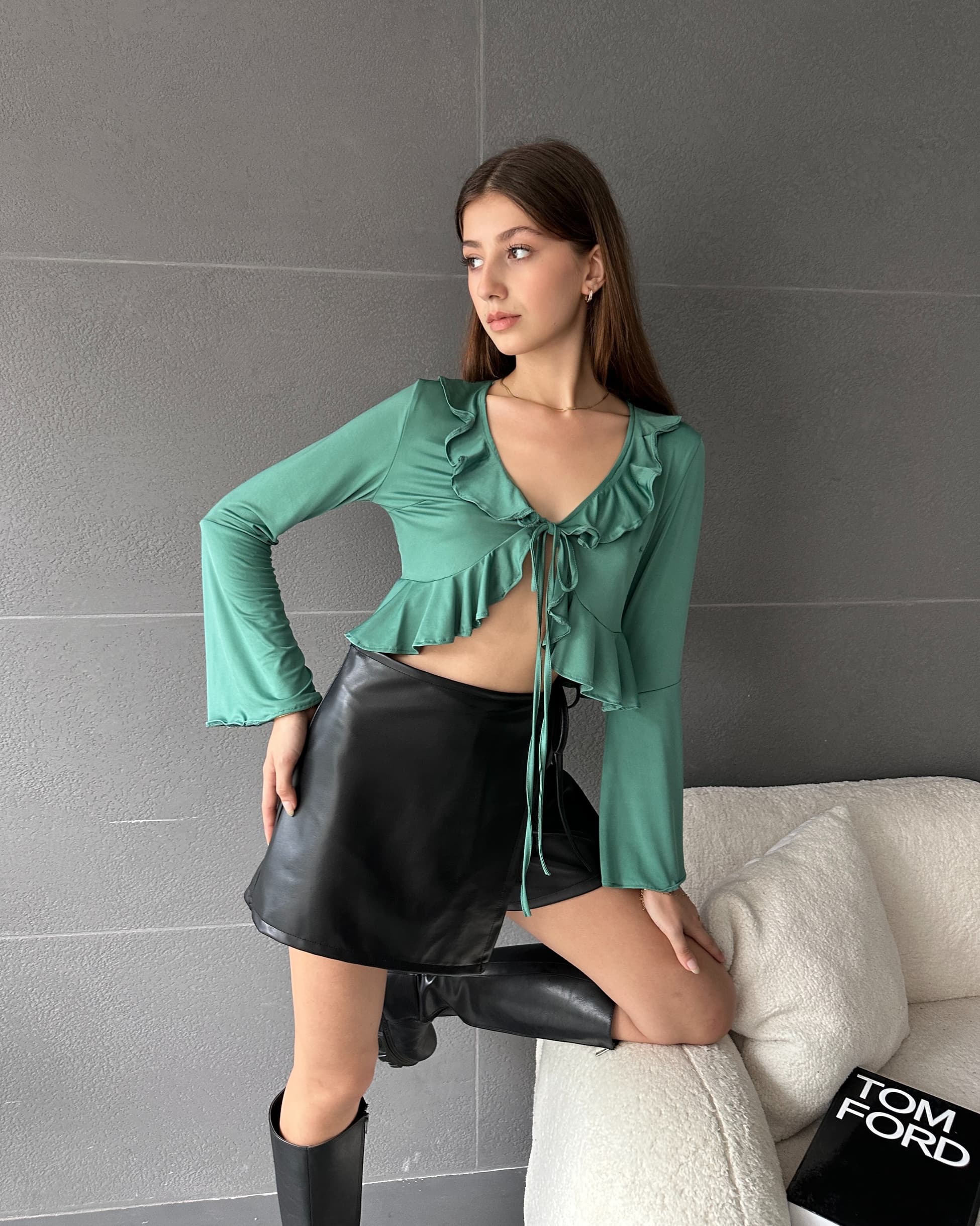 Fırfır Detaylı Önü Bağlamalı Crop Bluz - YEŞİL