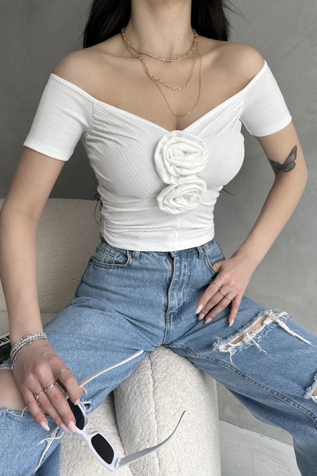 Kayık Yaka Gül Detaylı Crop Bluz - BEYAZ – Beyaz, S