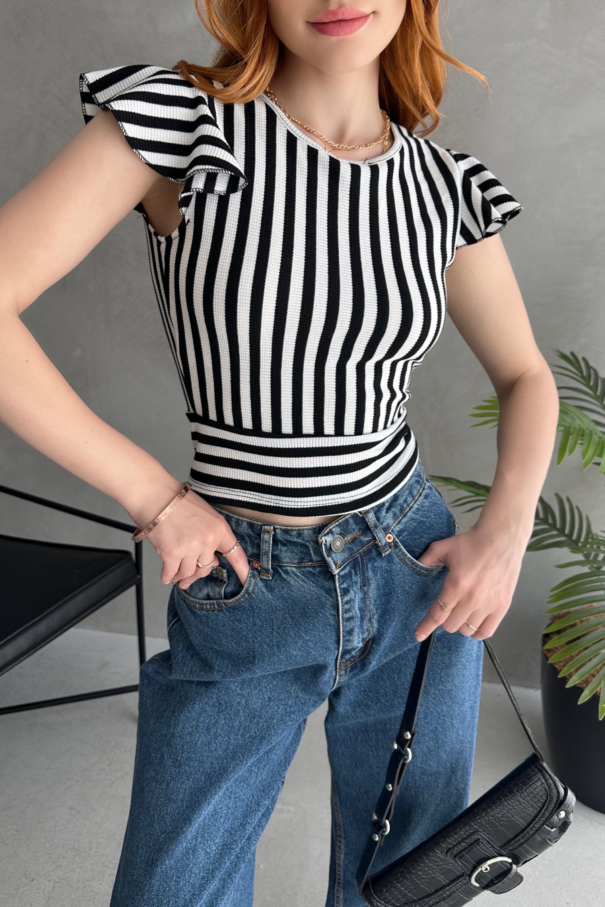 Sırtı Fiyonk Bağlamalı Çizgi Detaylı Crop Bluz - SİYAH BEYAZ