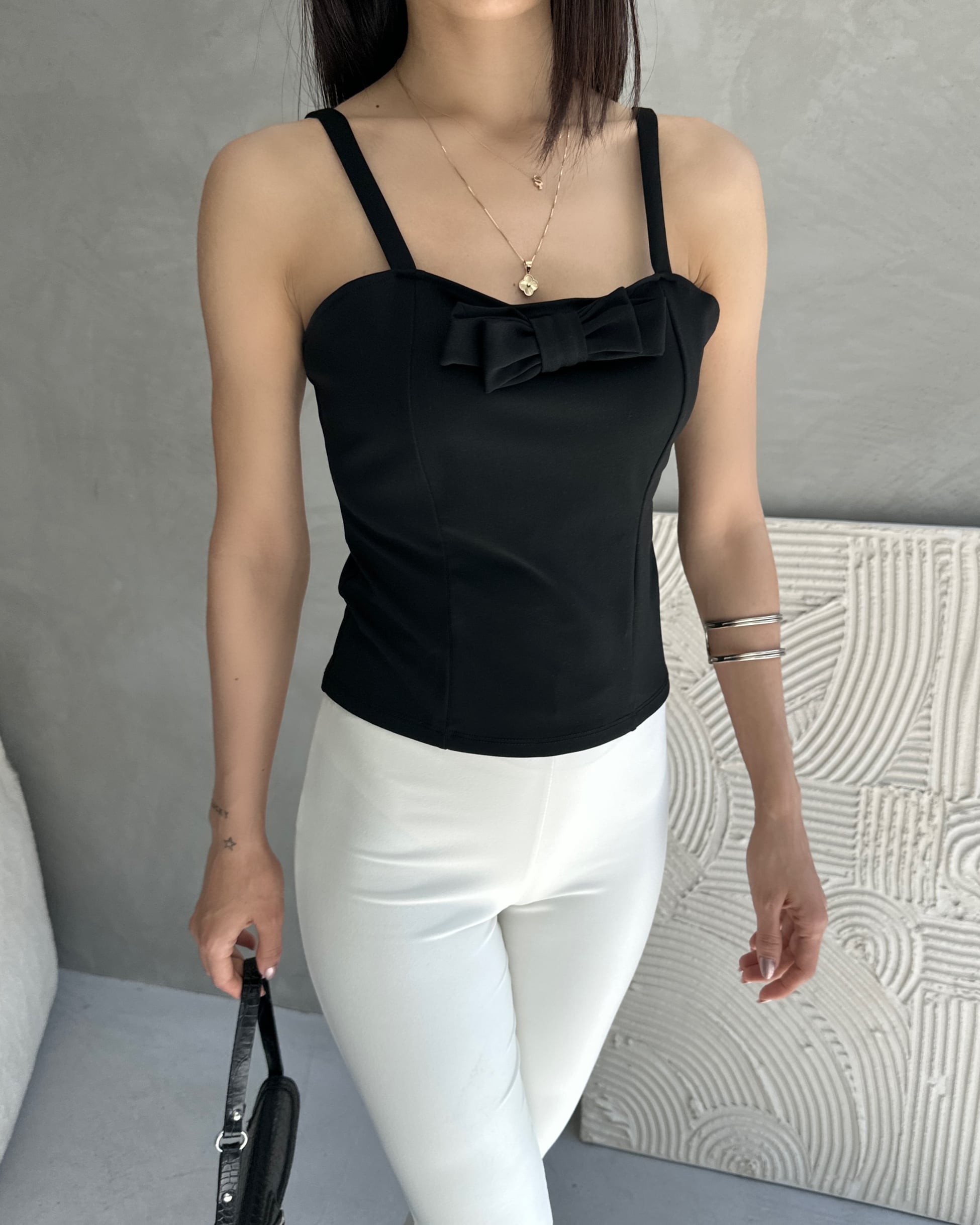 İp Askılı Yakası Fiyonk Detaylı Crep Bluz - SİYAH