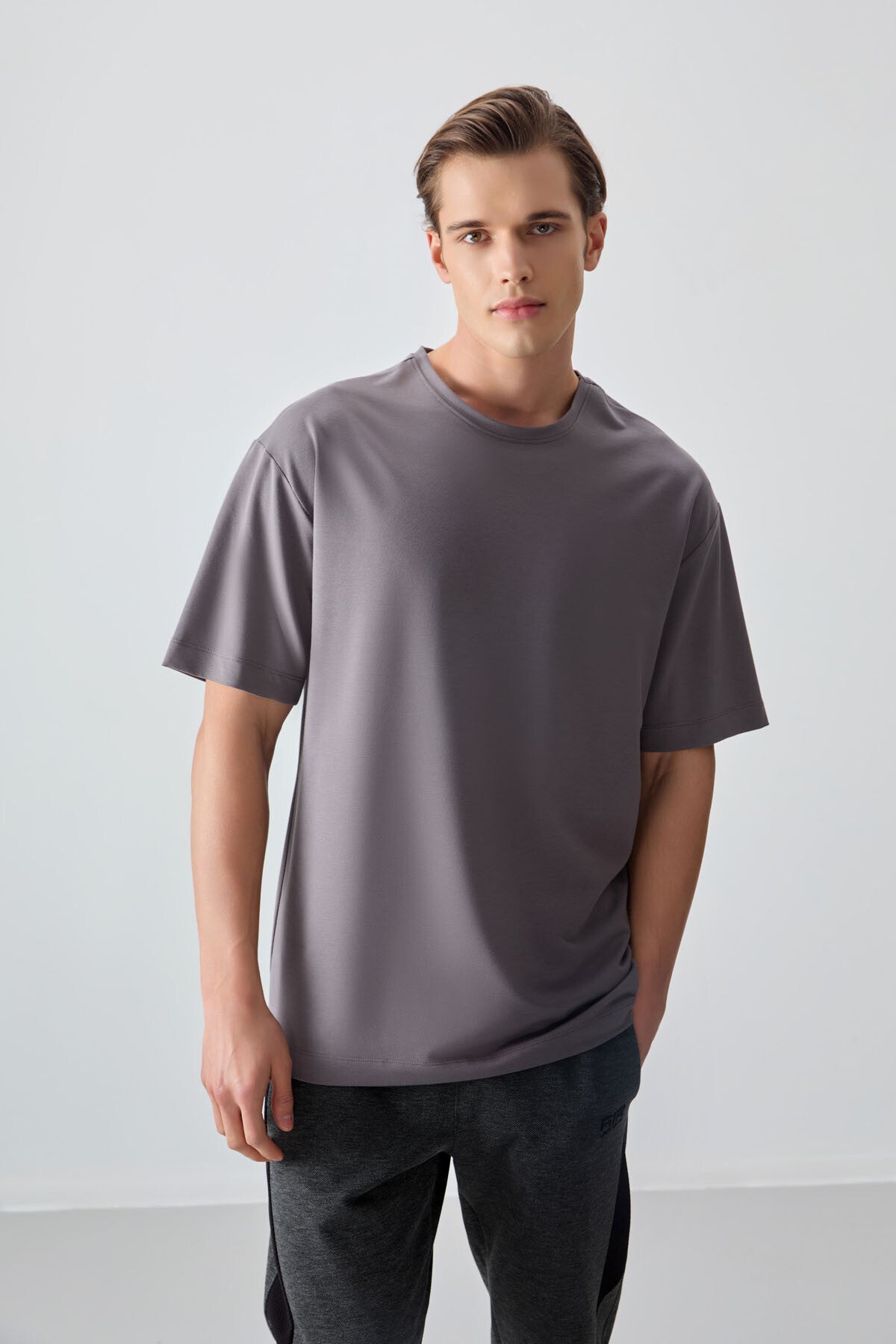 Koyu Gri Pamuklu Kalın Yumuşak Dokulu Oversize Fit Basic Erkek T-Shirt - 88377 - Koyu gri