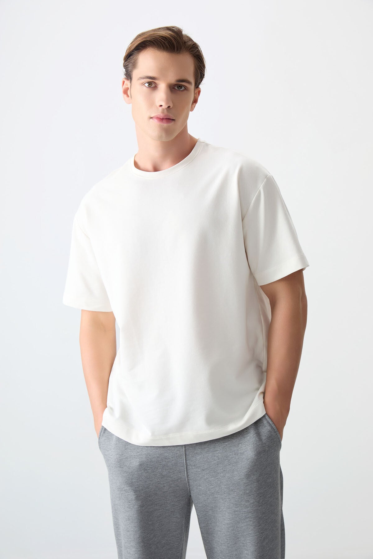 Ekru Pamuklu Kalın Yumuşak Dokulu Oversize Fit Basic Erkek T-Shirt - 88377 - Ekru