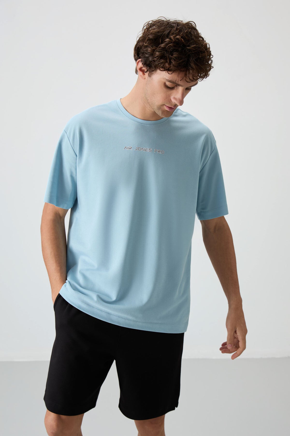 Açık Mavi Pamuklu Kalın Yüzeyi Dokulu Oversize Fit Baskılı Erkek T-Shirt - 88364 - Açık mavi – Açık mavi, S
