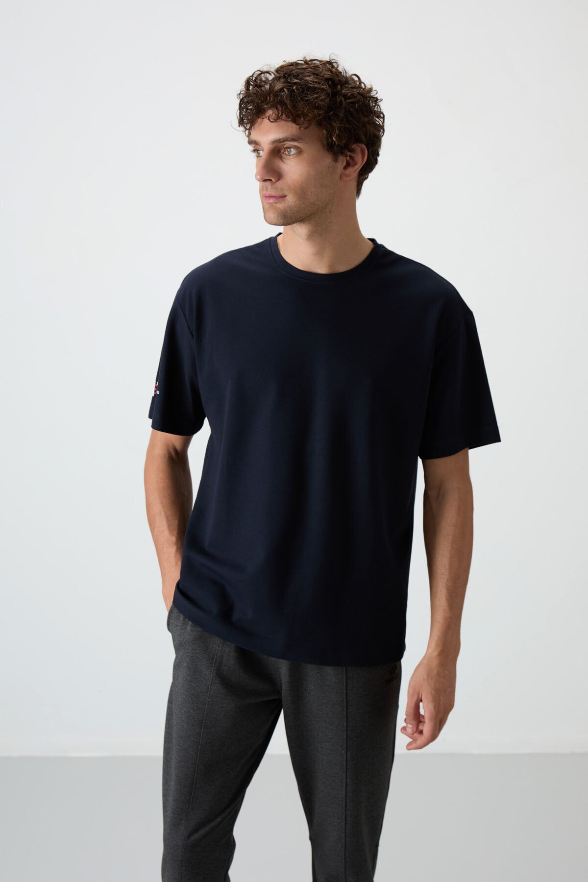 Lacivert Pamuklu Kalın Yüzeyi Dokulu Oversize Fit Baskılı Erkek T-Shirt - 88369 - Lacivert