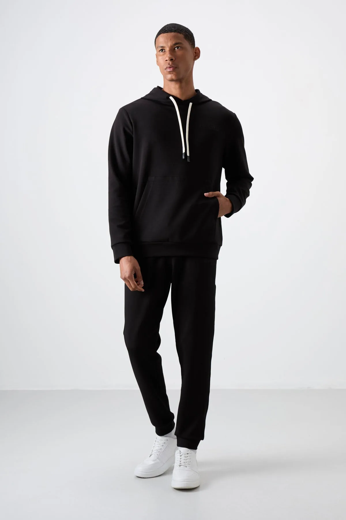 Siyah - Siyah Pamuklu Kalın Yumuşak Dokulu Comfort Fit Nakışlı Erkek Eşofman Takım - 85255 - Siyah/siyah – Siyah, S