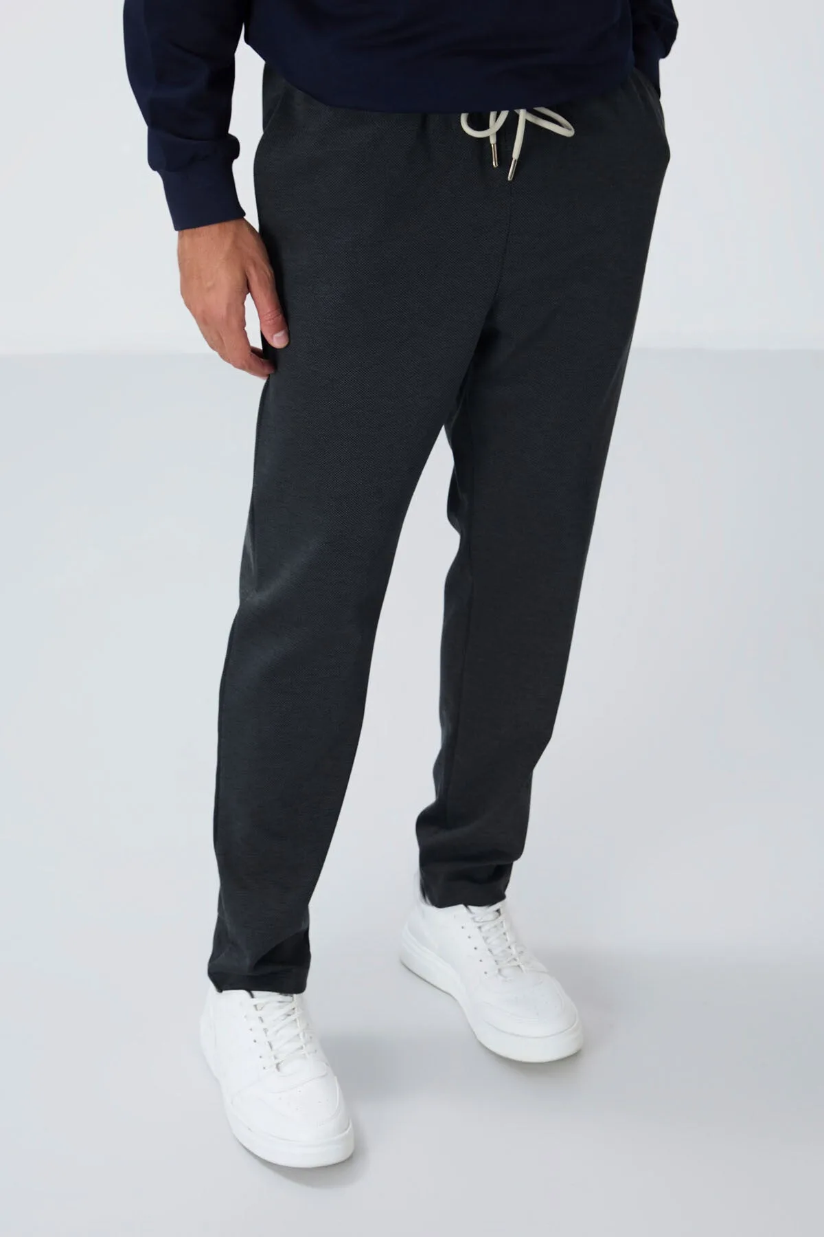 Koyu Gri Yüzeyi Dokulu Standart Fit Erkek Eşofman Alt - 82155 - Koyu gri – Koyu Gri, S