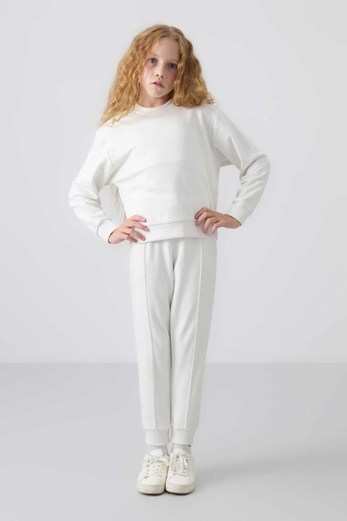 Tommylife Toptan 3-9 Yaş O Yaka Oversize Kız Çocuk Eşofman Takımı 75145 Ekru - EKRU – Ekru, 3-4