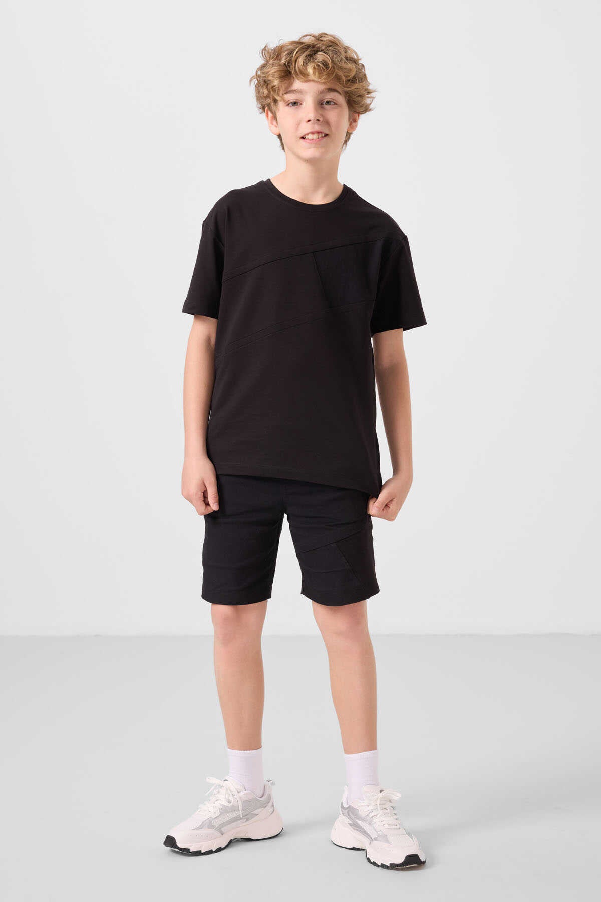 Tommylife Toptan Pamuklu Oversize Fit Dokuma Hafif Esnek Chino Erkek Çocuk Şort Takım 11275 Siyah - Siyah – Siyah, 7-8