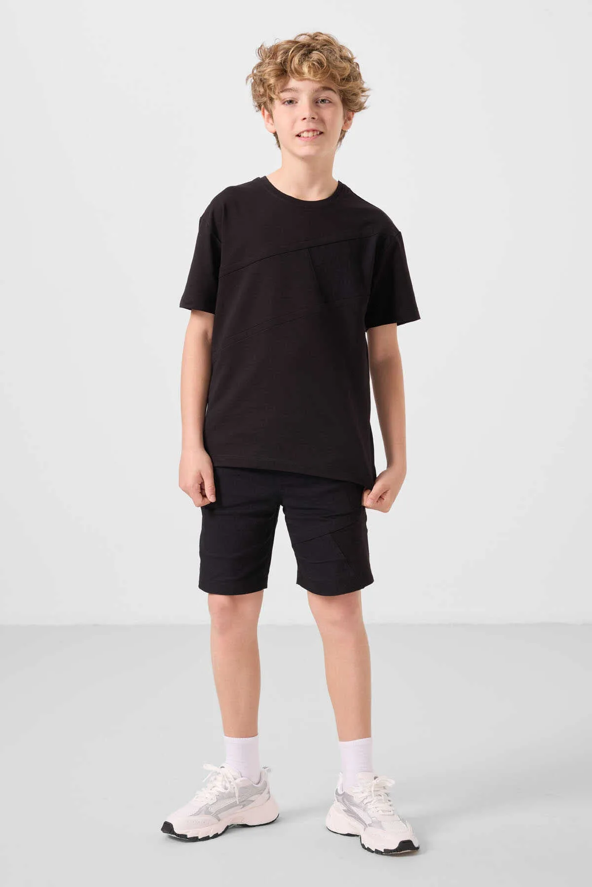 Tommylife Toptan Pamuklu Oversize Fit Dokuma Hafif Esnek Chino Erkek Çocuk Şort Takım 11275 Siyah - Siyah – Siyah, 7-8