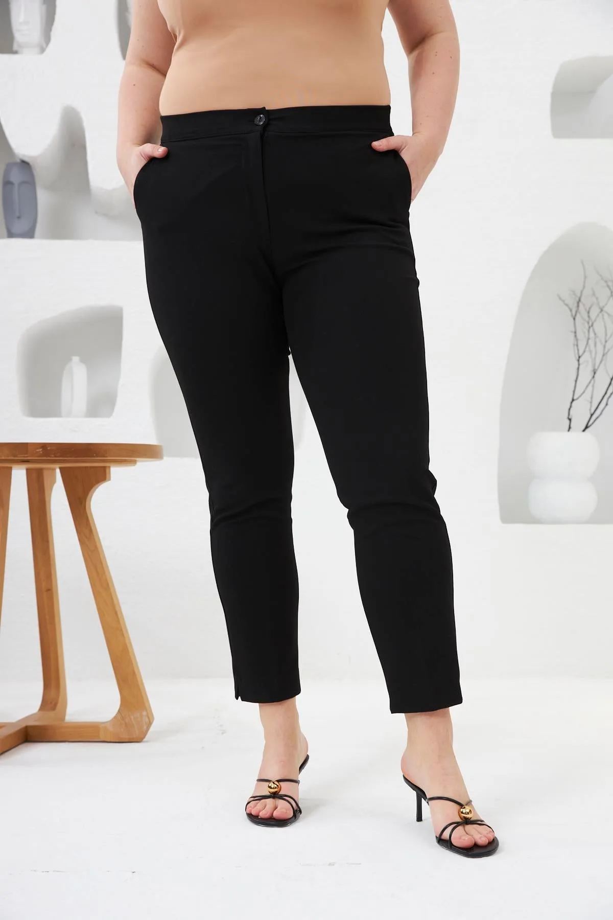 Bel Lastikli Paça Mini Yırtmaçlı Büyük Beden Siyah Kumaş Pantolon – 44
