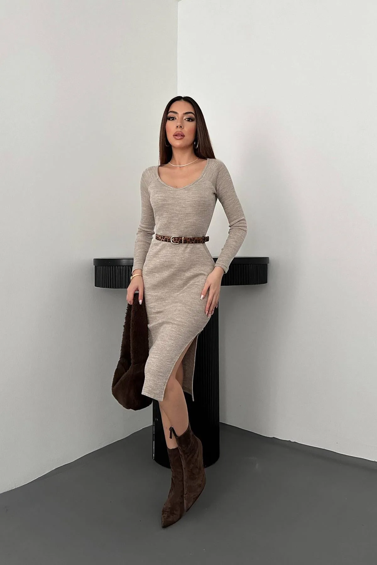 Bej Eteği Yırtmaçlı Triko Elbise - Bej – Bej, L