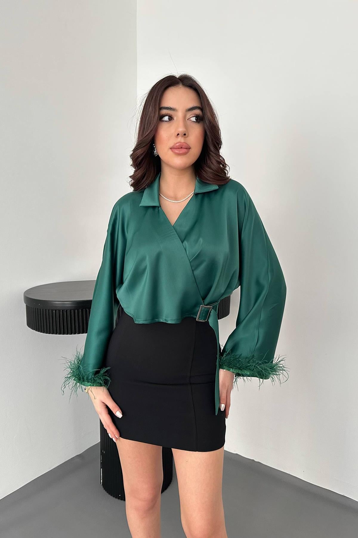 Zümrüt Kolları Tüylü Saten Crop - Zümrüt – Zümrüt, L