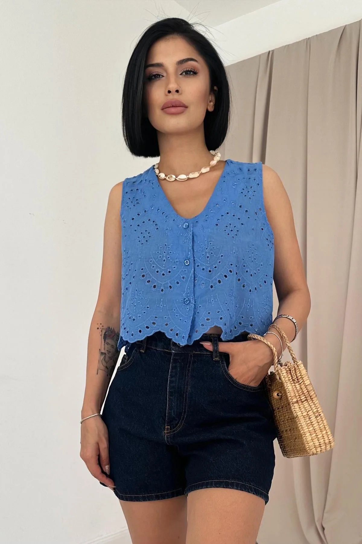 Mavi Sıfır Kol Brode Bluz - Mavi – Mavi, L