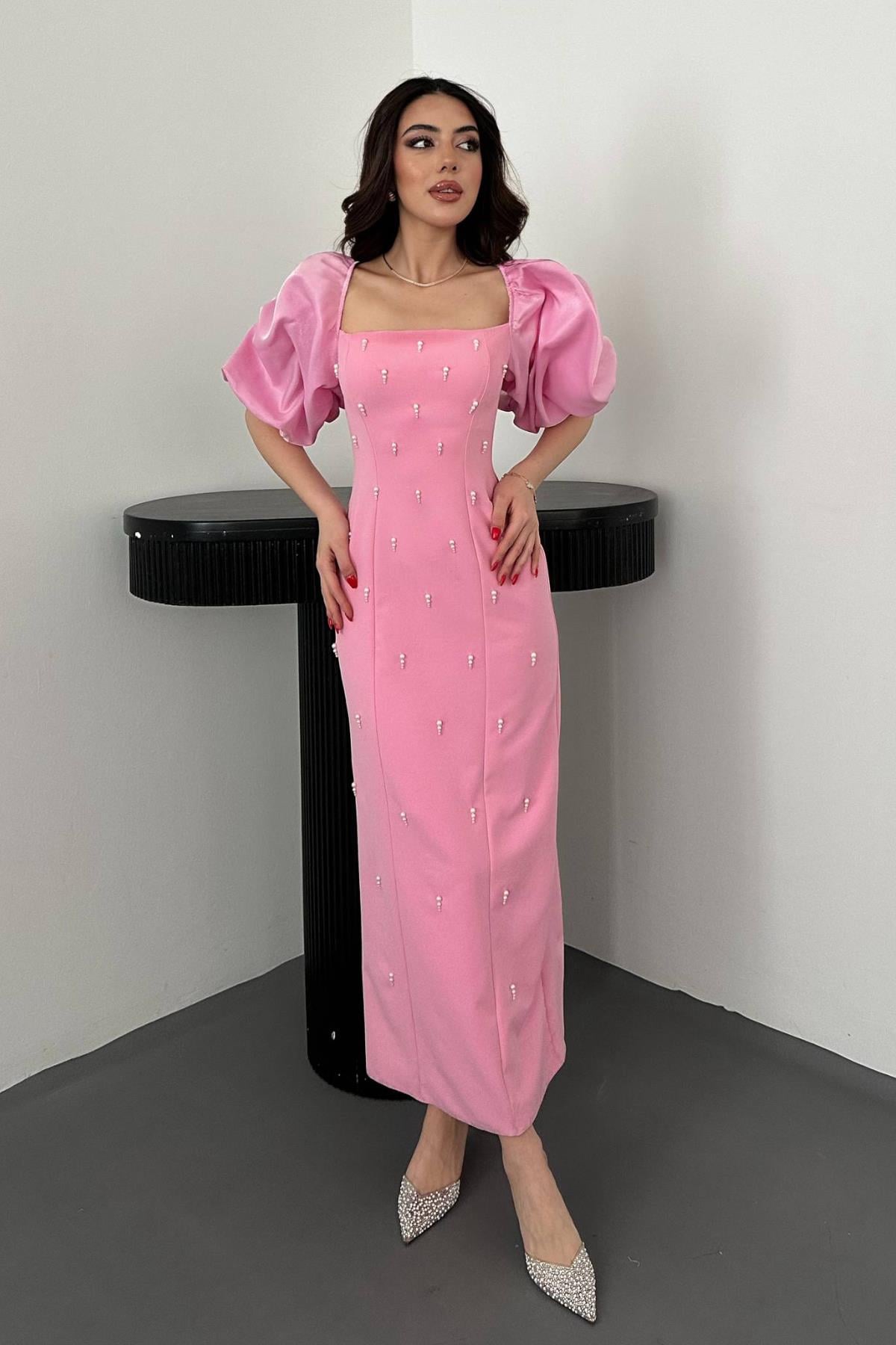 Pembe İşlemeli Kolu Garnili Elbise - Pembe