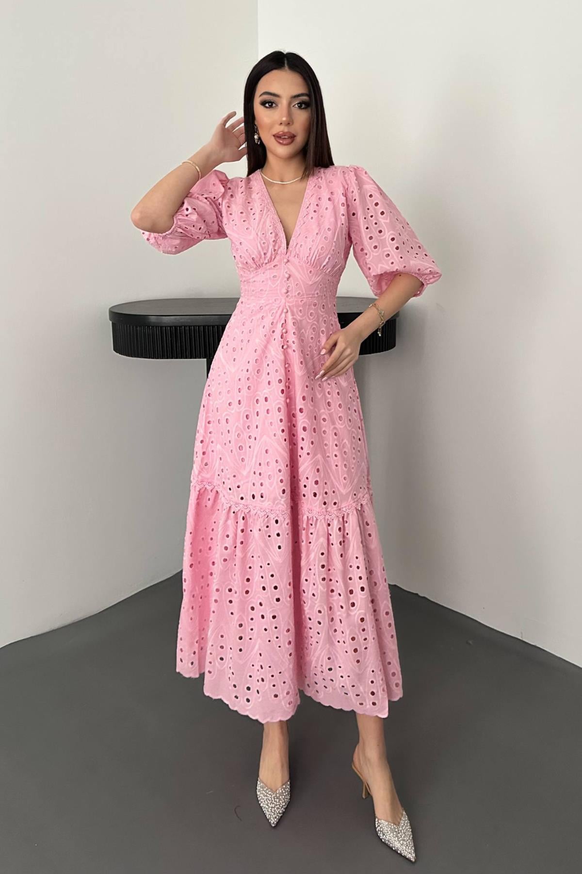 Pembe Büzgü Detaylı Dantelli Brode Elbise - Pembe