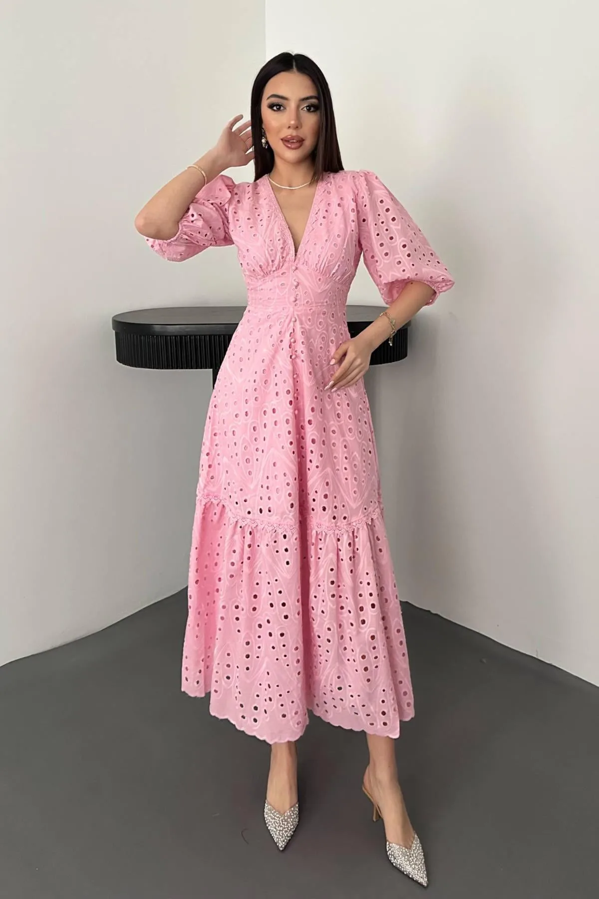 Pembe Büzgü Detaylı Dantelli Brode Elbise - Pembe – Pembe, L
