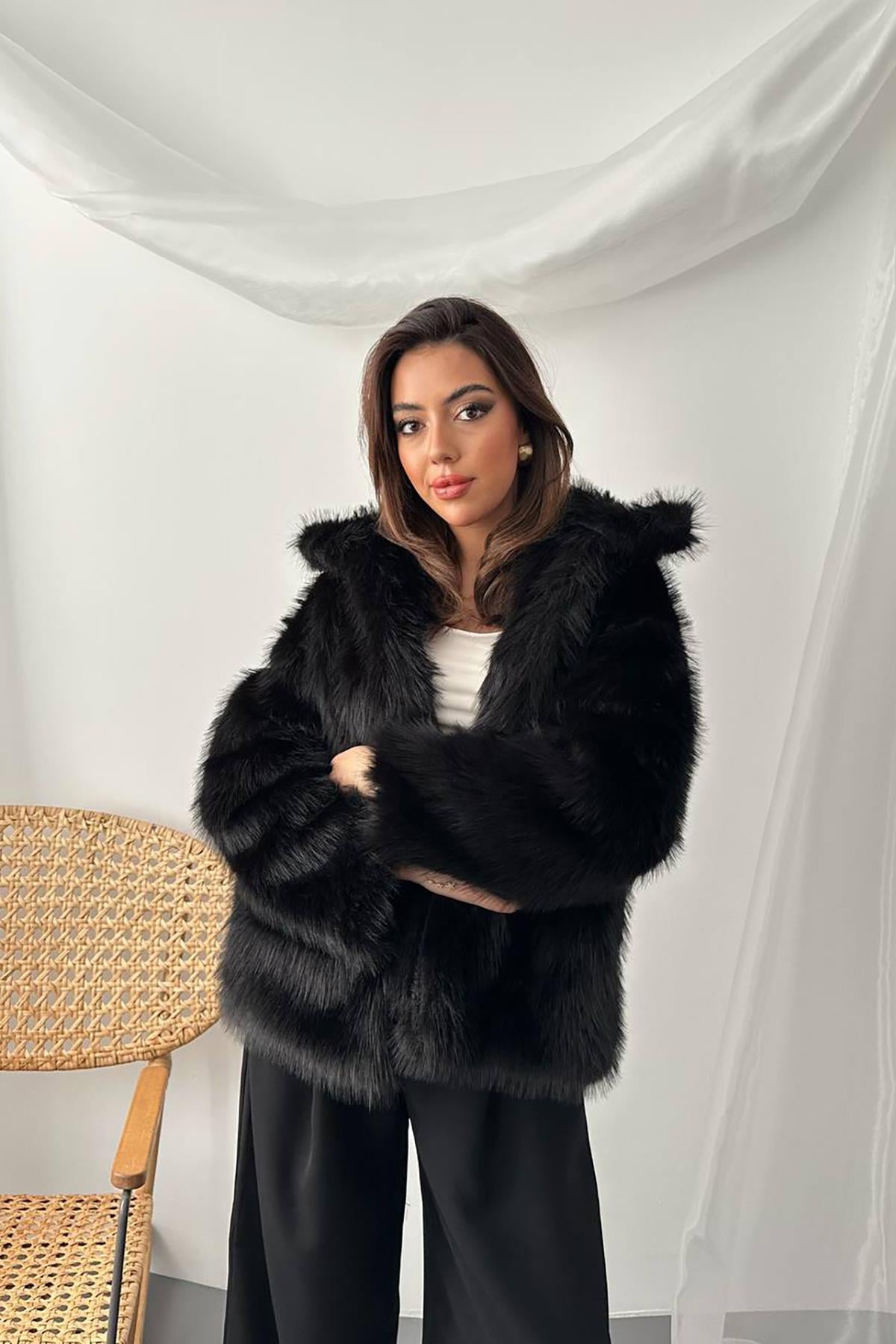 Siyah Kürk Montlu Ceket - Siyah