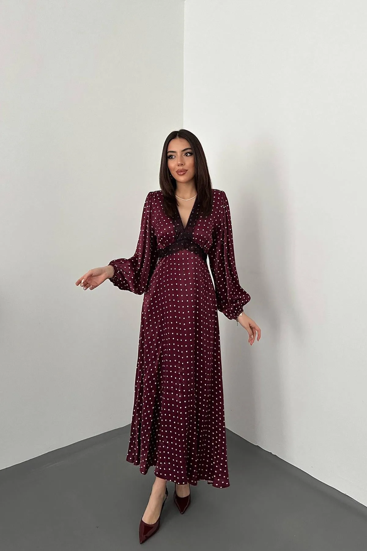 Bordo Saten Puantiyeli Dantel Detaylı Elbise - Bordo – Bordo, L