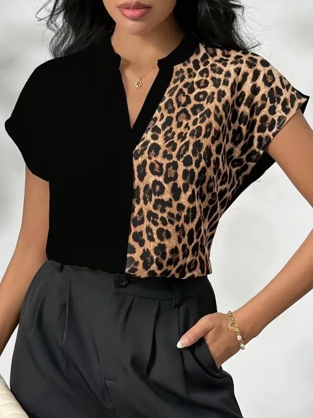 Kadın Kısa Kollu V Hakim Yakalı Leopar Desenli Sandy Bluza, 35713 - Siyah – Siyah, 2XL-3XL