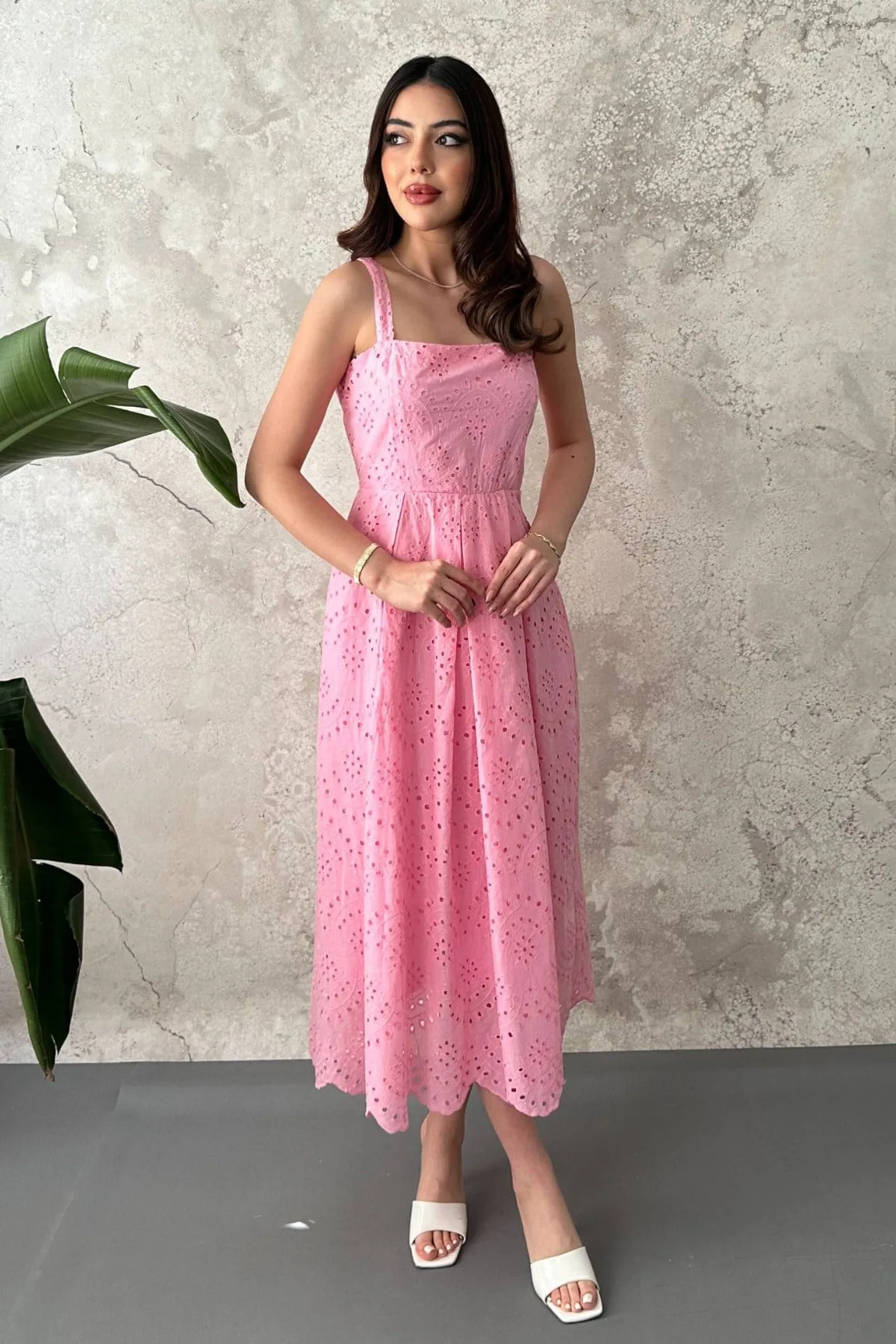 Pembe Askılı Aparatlı Brode Elbise - Pembe – Pembe, L