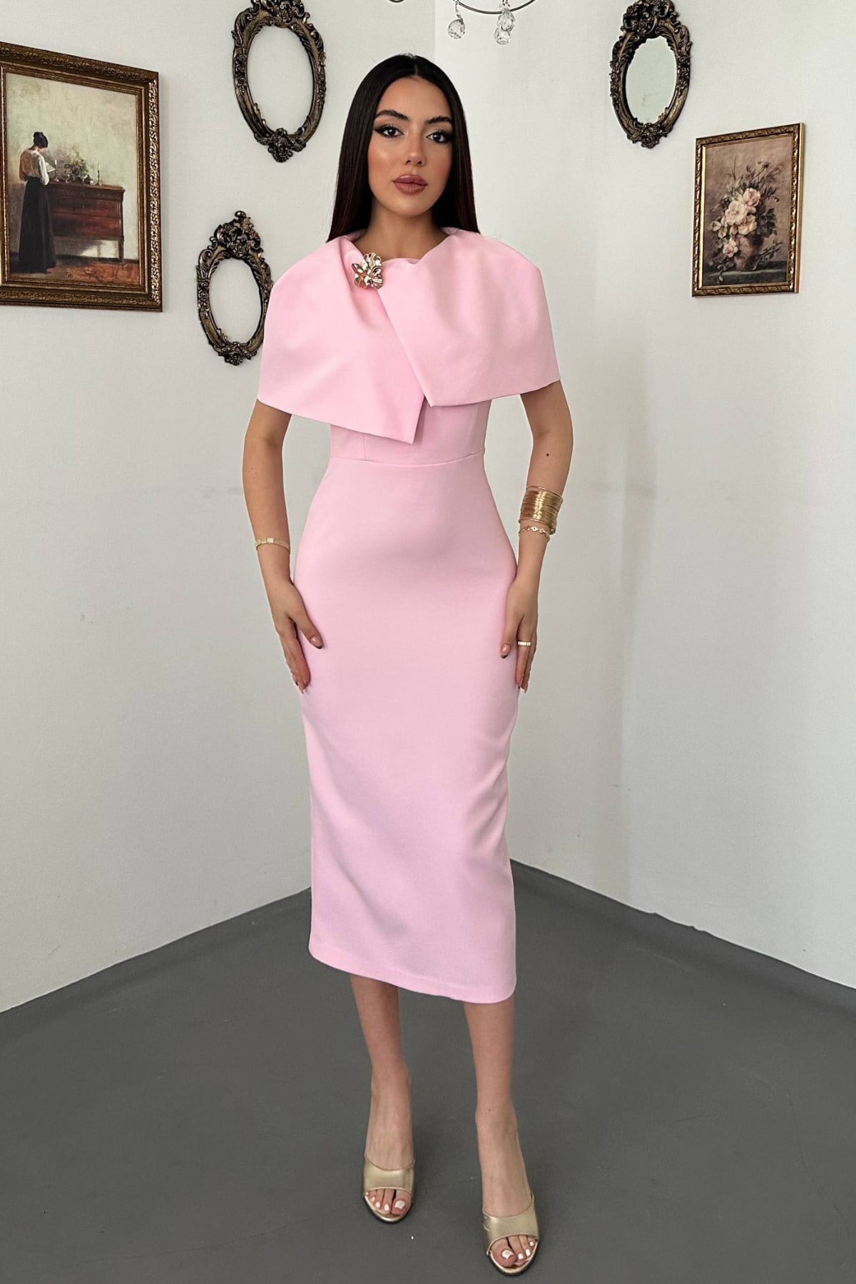 Pembe Tek Tokalı Pelerinli Elbise - Pembe